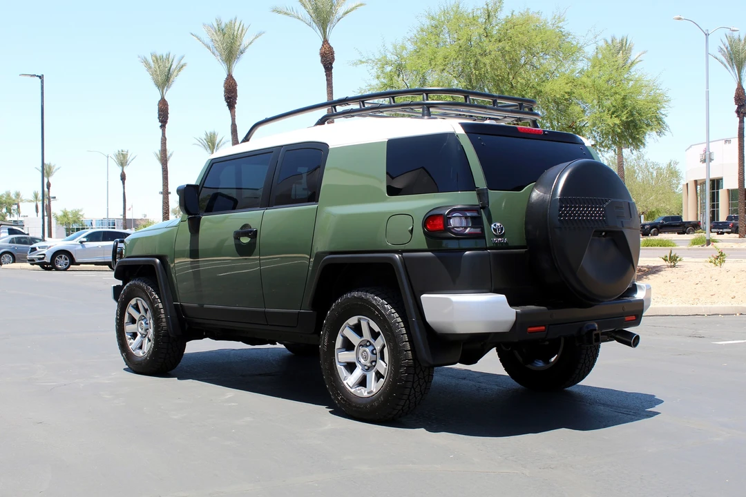 2014 Toyota FJ Cruiser - Image 15 of 31