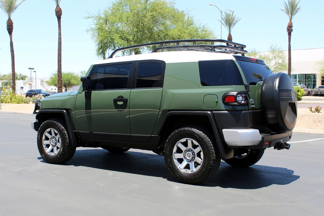 2014 Toyota FJ Cruiser - Image 16 of 31