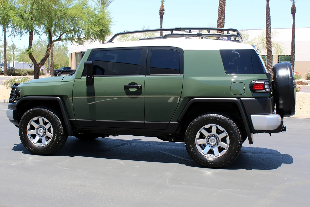 2014 Toyota FJ Cruiser - Image 17 of 31