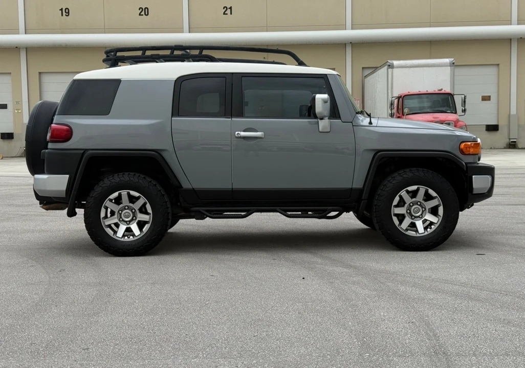 2014 Toyota FJ Cruiser - Image 11 of 31
