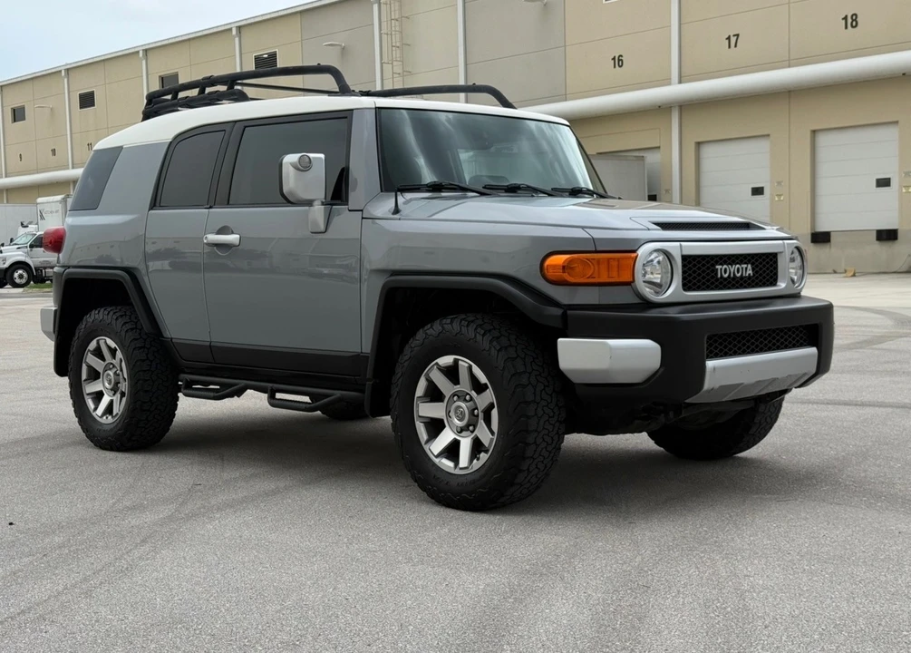 2014 Toyota FJ Cruiser - Image 12 of 31