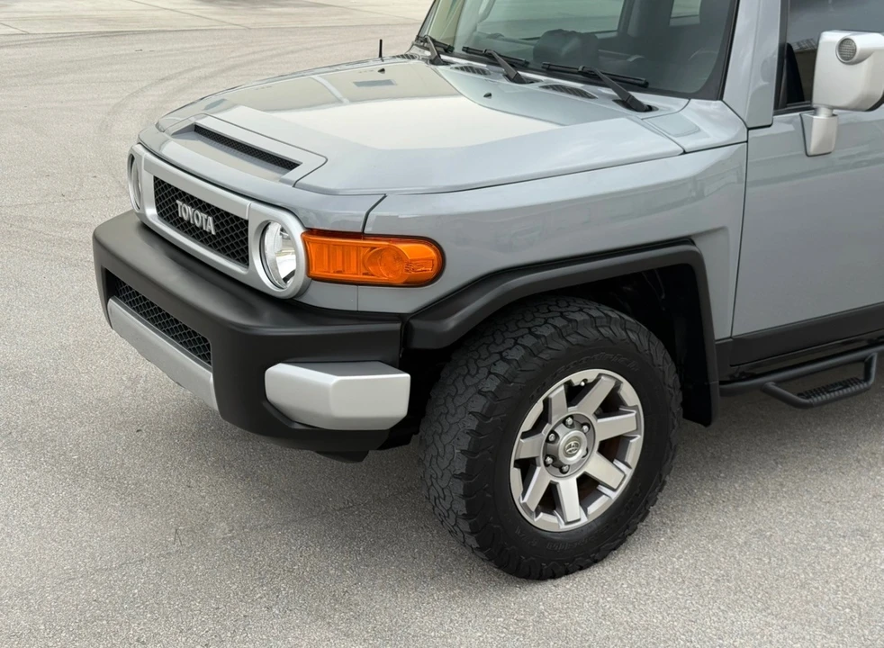 2014 Toyota FJ Cruiser - Image 26 of 31