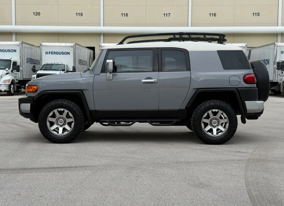2014 Toyota FJ Cruiser - Image 7 of 31