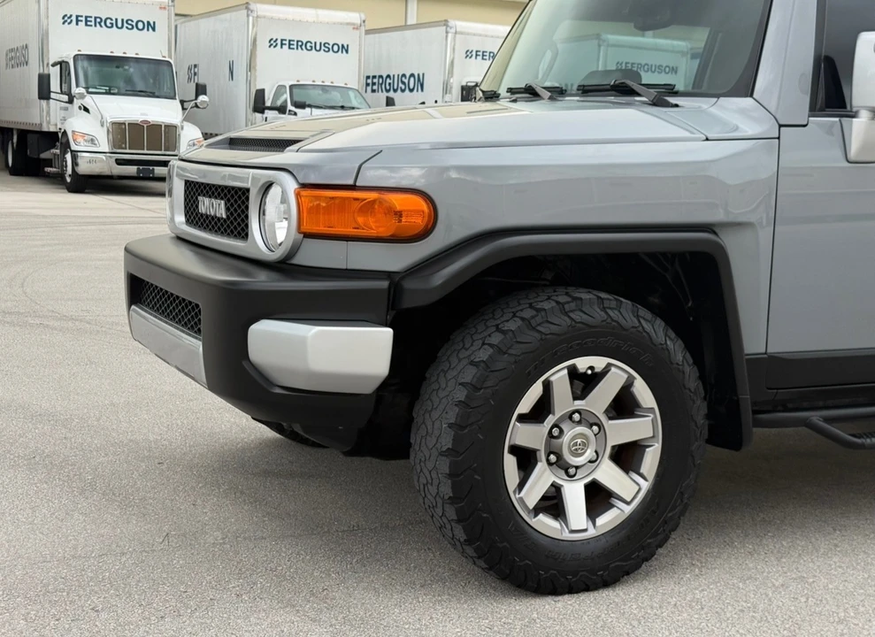 2014 Toyota FJ Cruiser - Image 28 of 31