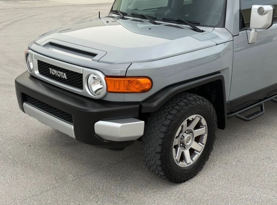 2014 Toyota FJ Cruiser - Image 24 of 31