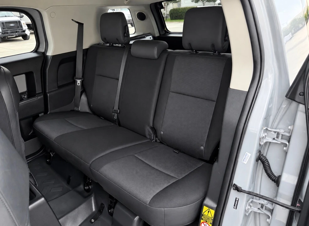 2014 Toyota FJ Cruiser - Image 18 of 31