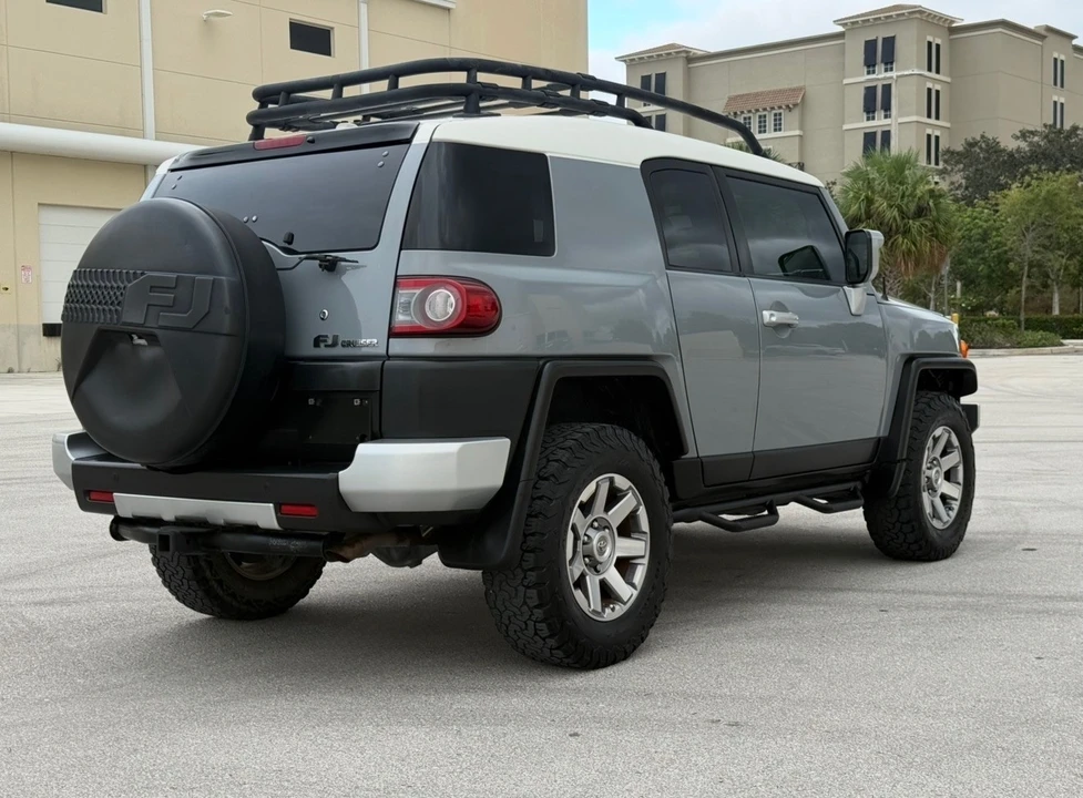 2014 Toyota FJ Cruiser - Image 10 of 31