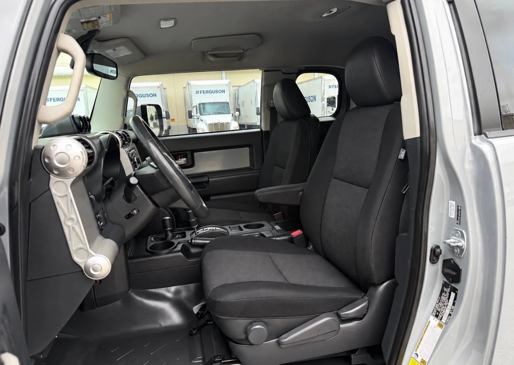 2014 Toyota FJ Cruiser - Image 14 of 31