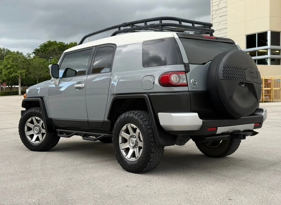 2014 Toyota FJ Cruiser - Image 5 of 31