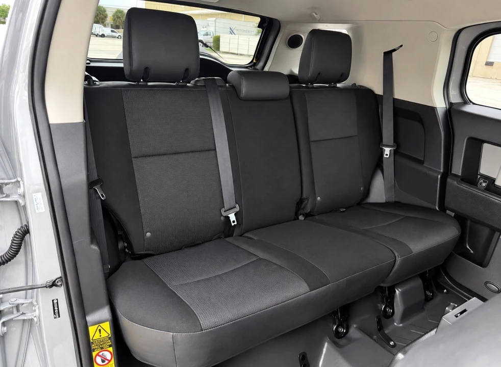 2014 Toyota FJ Cruiser - Image 19 of 31