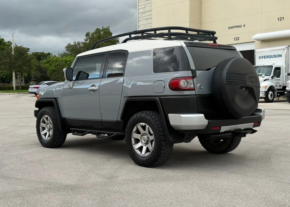 2014 Toyota FJ Cruiser - Image 8 of 31