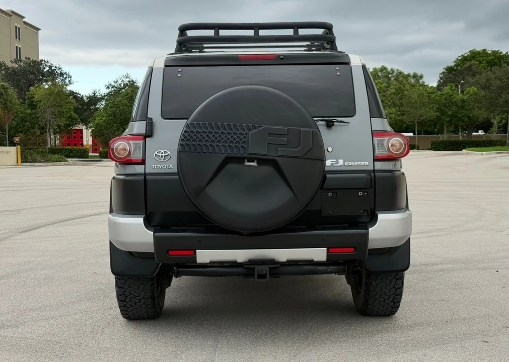 2014 Toyota FJ Cruiser - Image 9 of 31