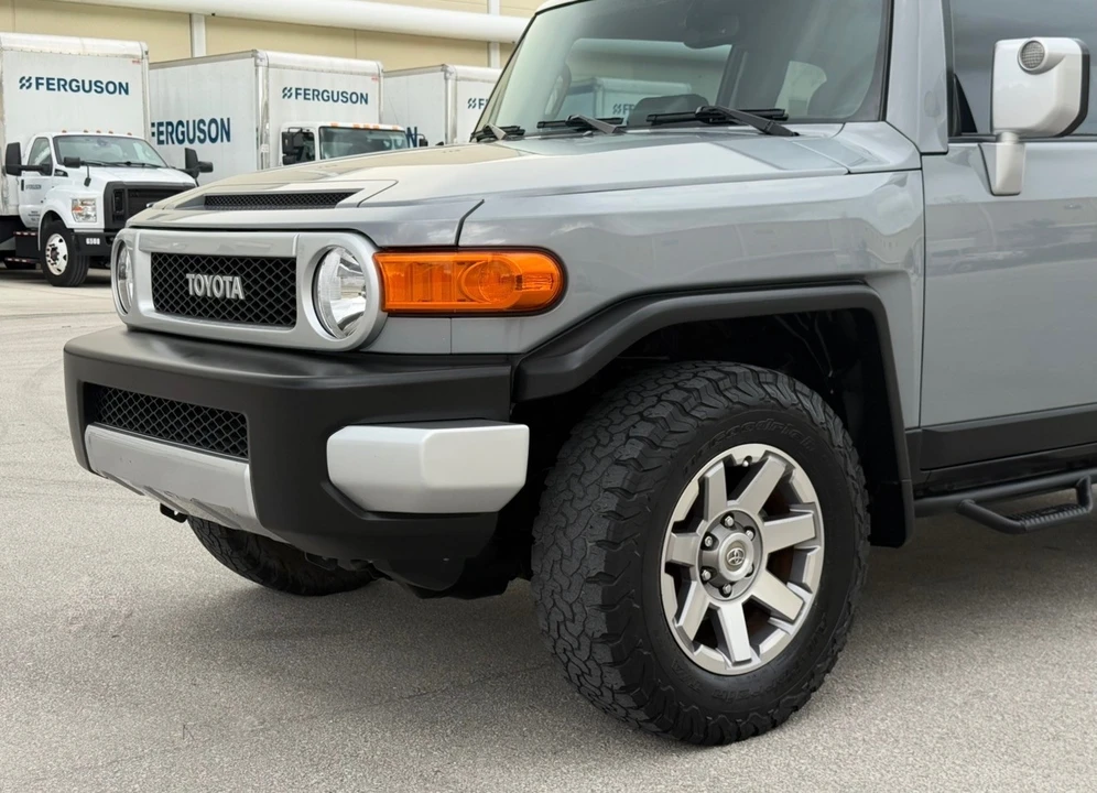 2014 Toyota FJ Cruiser - Image 25 of 31
