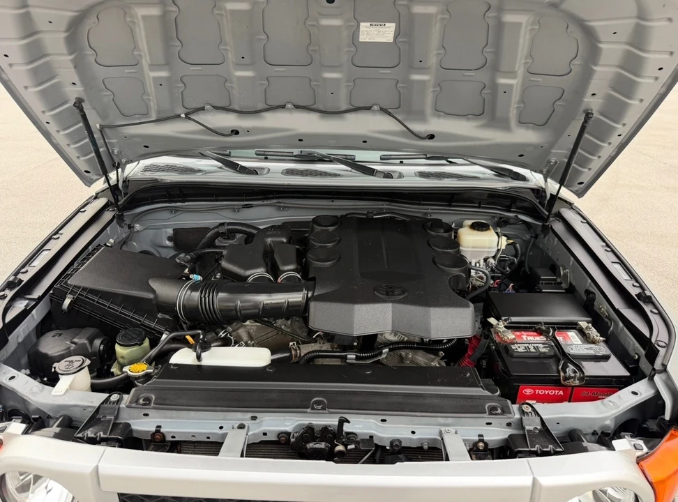 2014 Toyota FJ Cruiser - Image 20 of 31