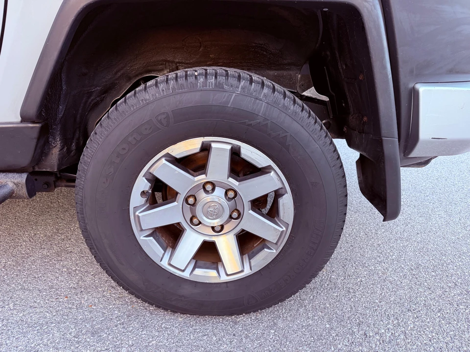 2014 Toyota FJ Cruiser - Image 28 of 31