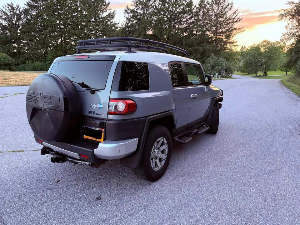 2014 Toyota FJ Cruiser - Image 9 of 31