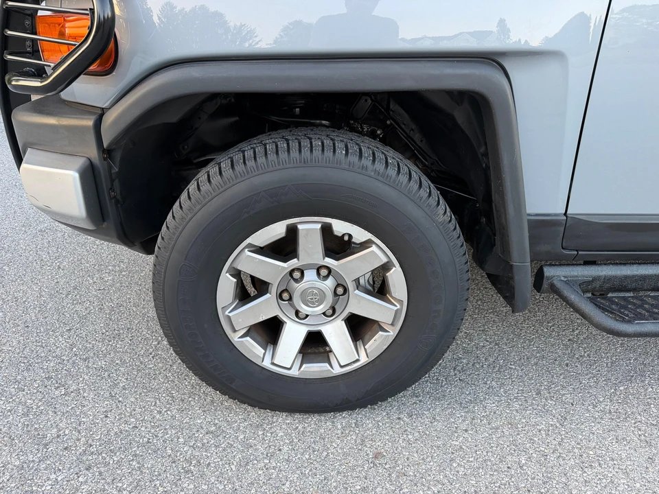 2014 Toyota FJ Cruiser - Image 27 of 31