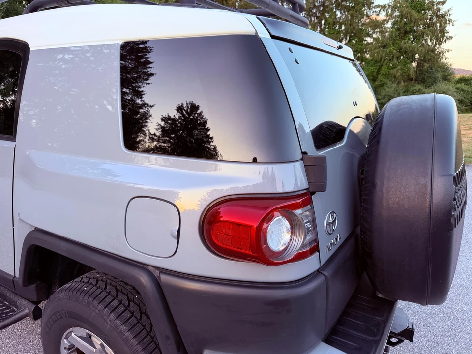 2014 Toyota FJ Cruiser - Image 13 of 31