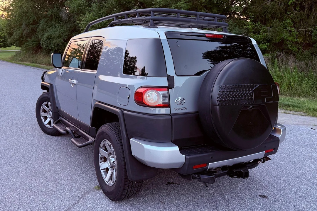 2014 Toyota FJ Cruiser - Image 4 of 31