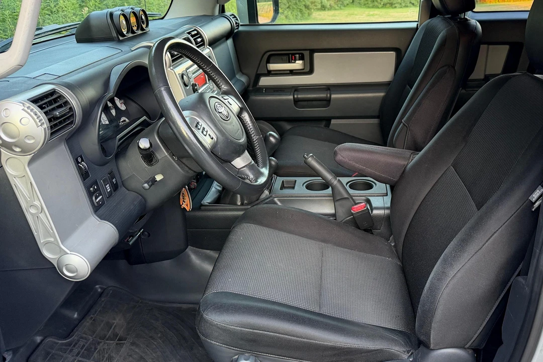 2014 Toyota FJ Cruiser - Image 31 of 31