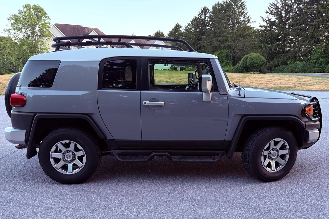2014 Toyota FJ Cruiser - Image 3 of 31