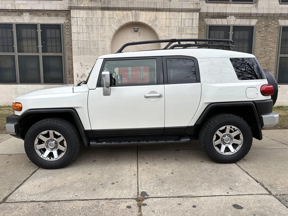 2014 Toyota FJ Cruiser - Image 12 of 31