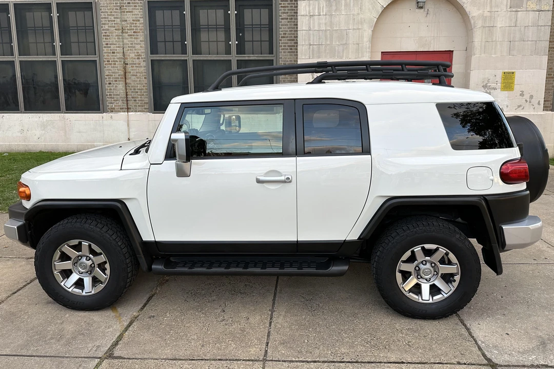 2014 Toyota FJ Cruiser - Image 3 of 31