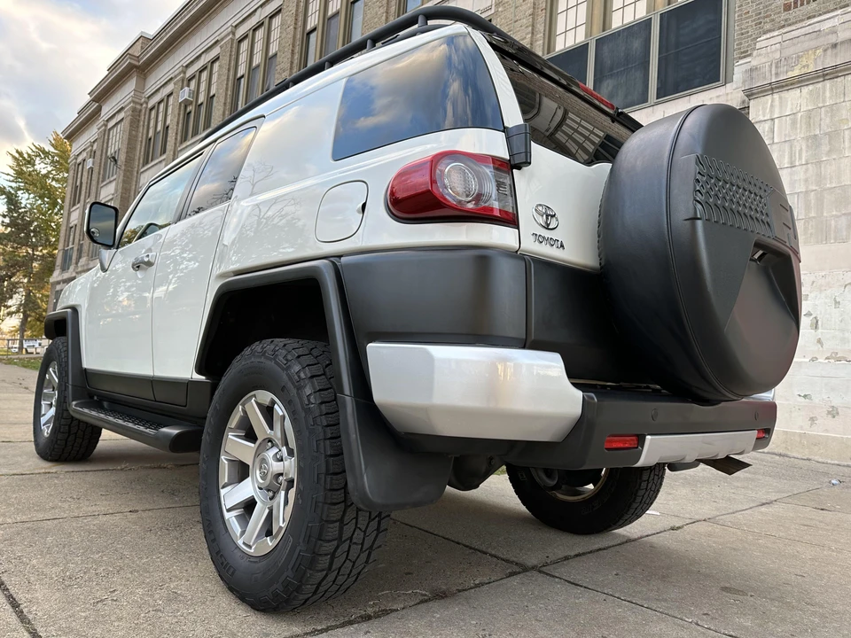 2014 Toyota FJ Cruiser - Image 14 of 31
