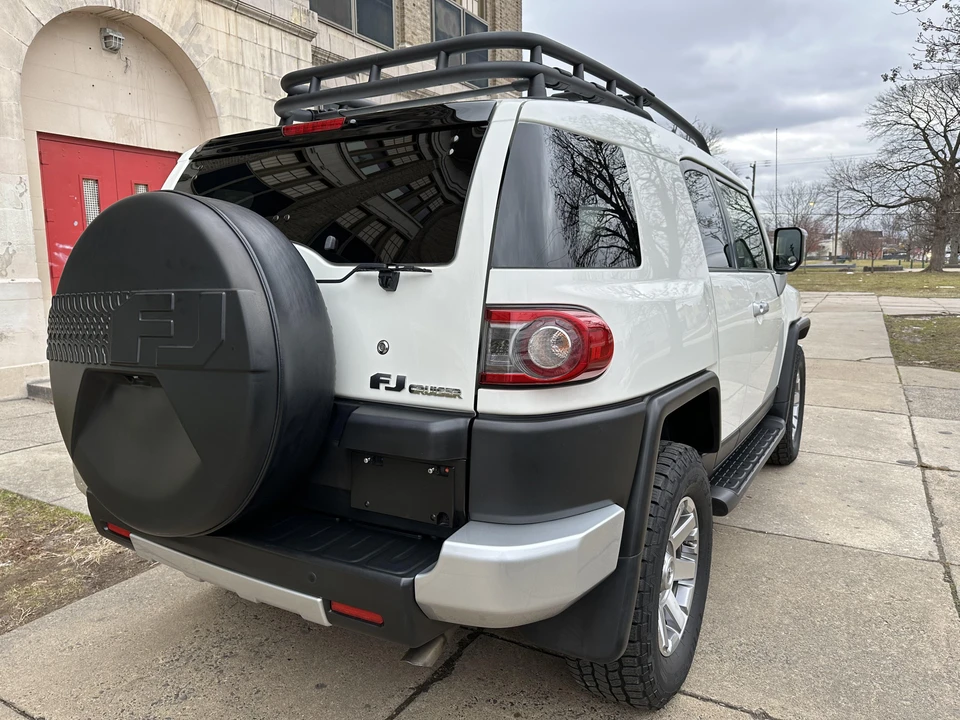 2014 Toyota FJ Cruiser - Image 20 of 31