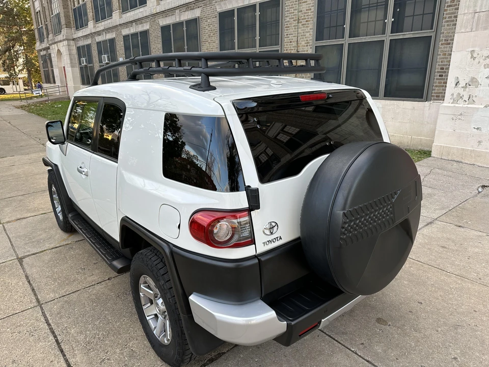 2014 Toyota FJ Cruiser - Image 17 of 31