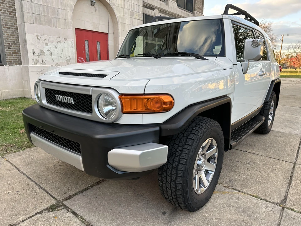 2014 Toyota FJ Cruiser - Image 9 of 31