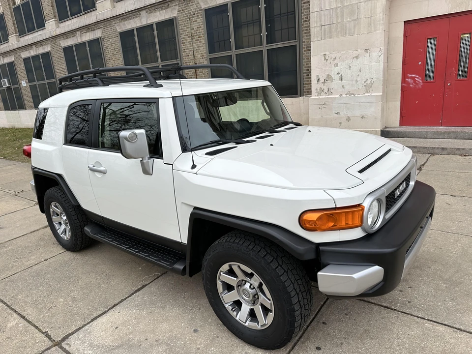 2014 Toyota FJ Cruiser - Image 27 of 31