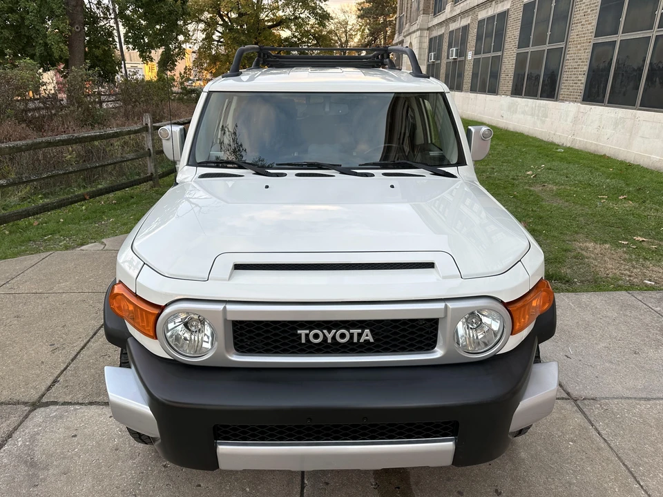 2014 Toyota FJ Cruiser - Image 6 of 31