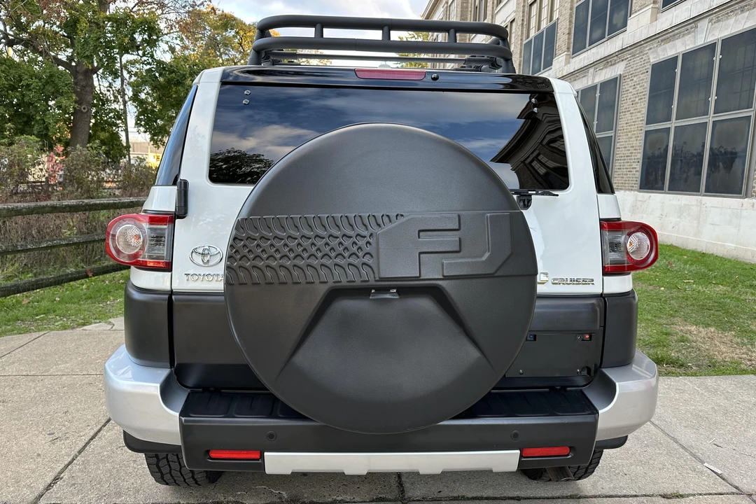 2014 Toyota FJ Cruiser - Image 5 of 31