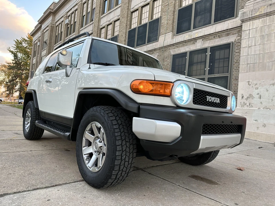 2014 Toyota FJ Cruiser - Image 30 of 31