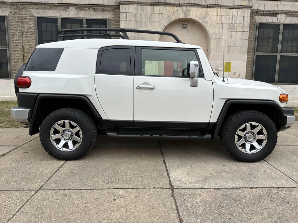 2014 Toyota FJ Cruiser - Image 23 of 31