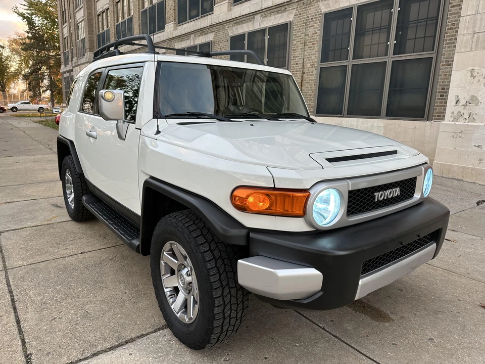 2014 Toyota FJ Cruiser - Image 29 of 31