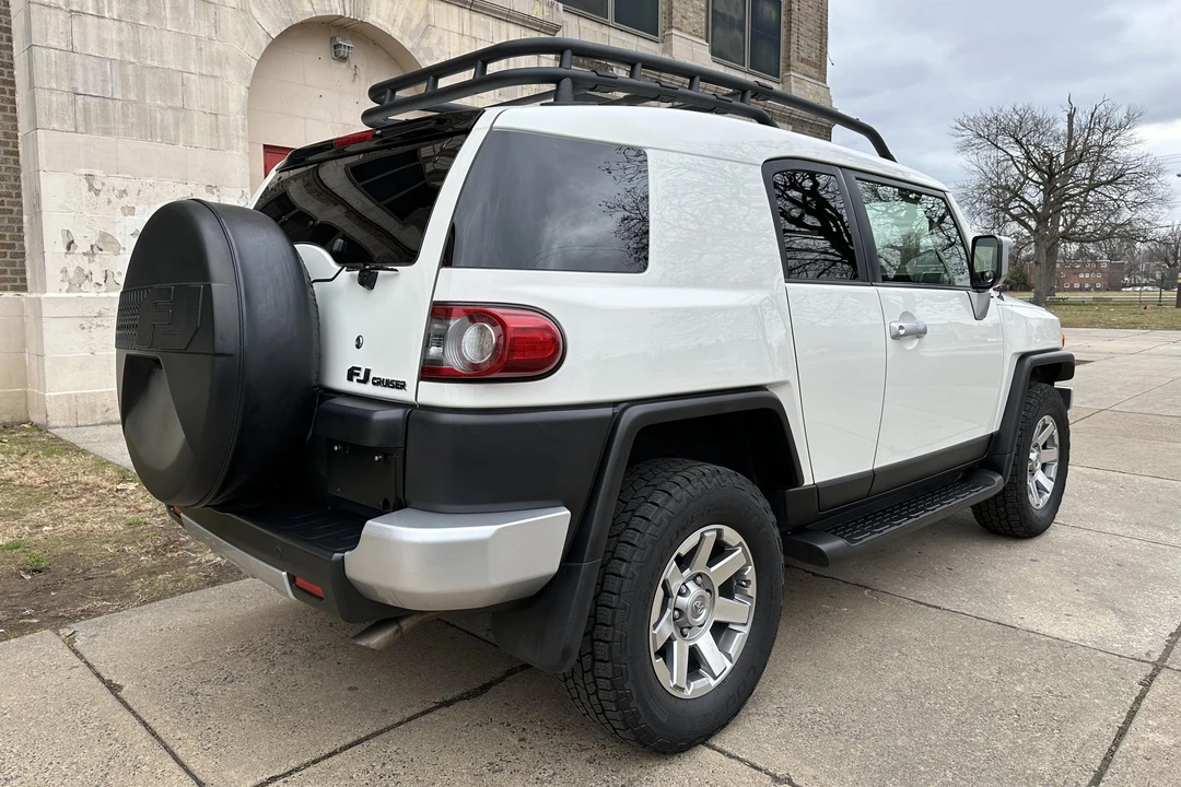 2014 Toyota FJ Cruiser - Image 4 of 31