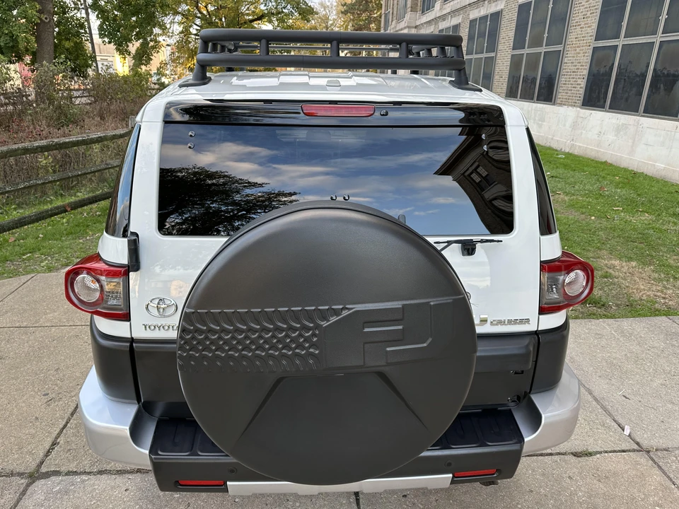 2014 Toyota FJ Cruiser - Image 18 of 31