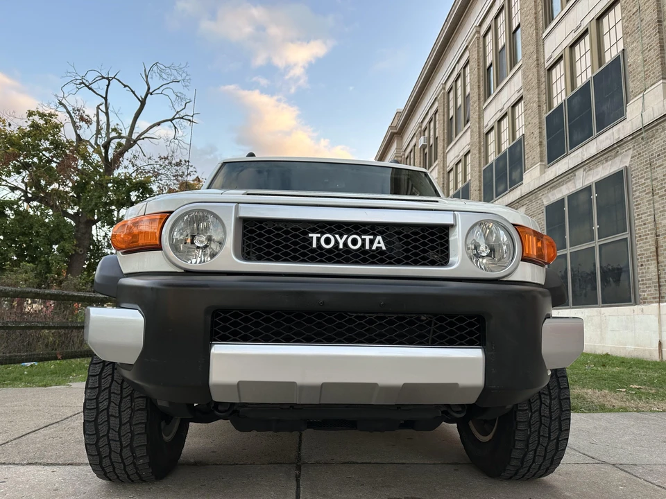 2014 Toyota FJ Cruiser - Image 8 of 31