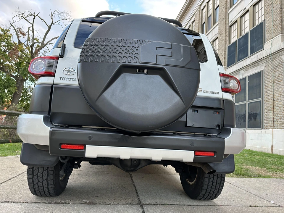 2014 Toyota FJ Cruiser - Image 19 of 31