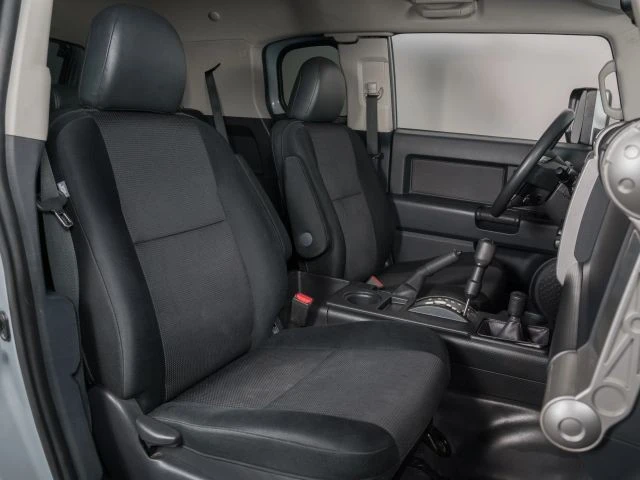 2014 Toyota FJ Cruiser - Image 11 of 17