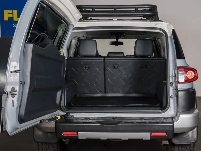 2014 Toyota FJ Cruiser - Image 16 of 17