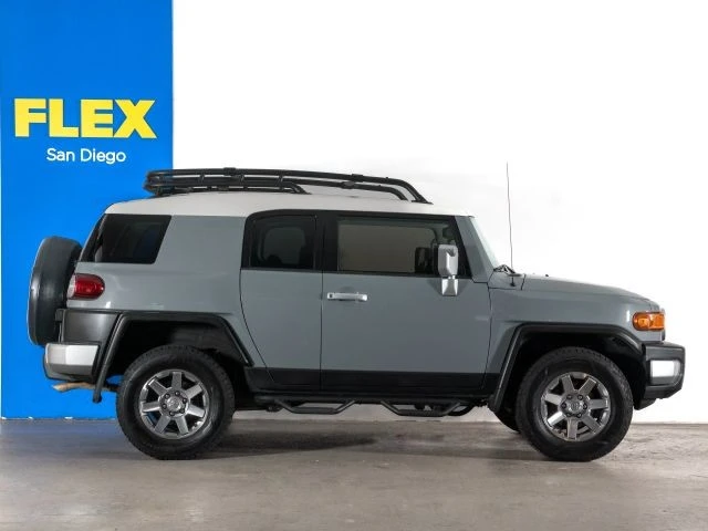 2014 Toyota FJ Cruiser - Image 6 of 17