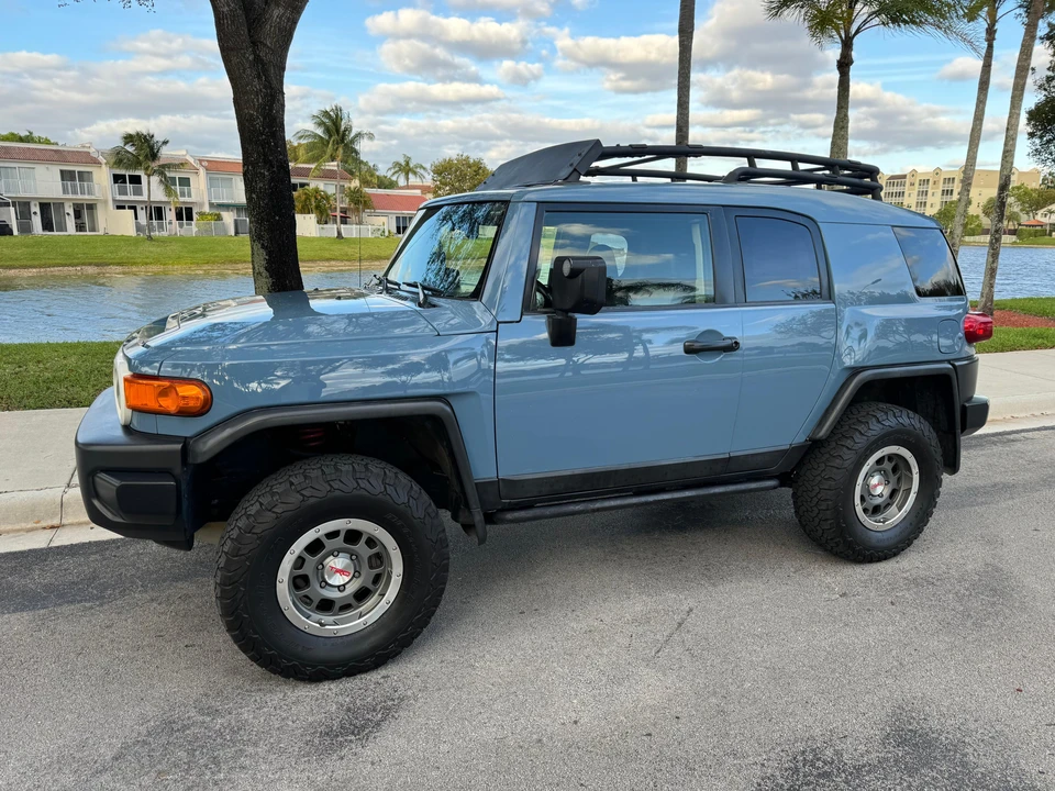 2014 Toyota FJ Cruiser - Image 8 of 31