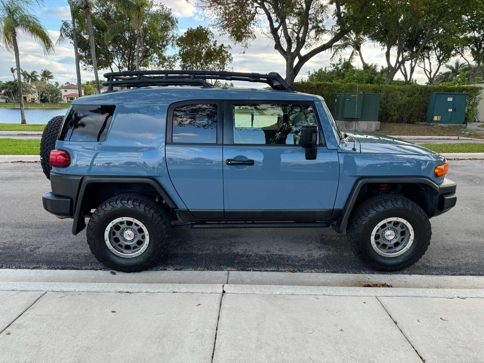 2014 Toyota FJ Cruiser - Image 14 of 31