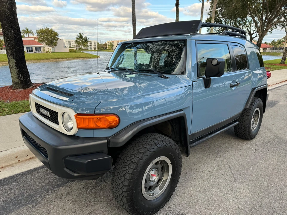2014 Toyota FJ Cruiser - Image 7 of 31