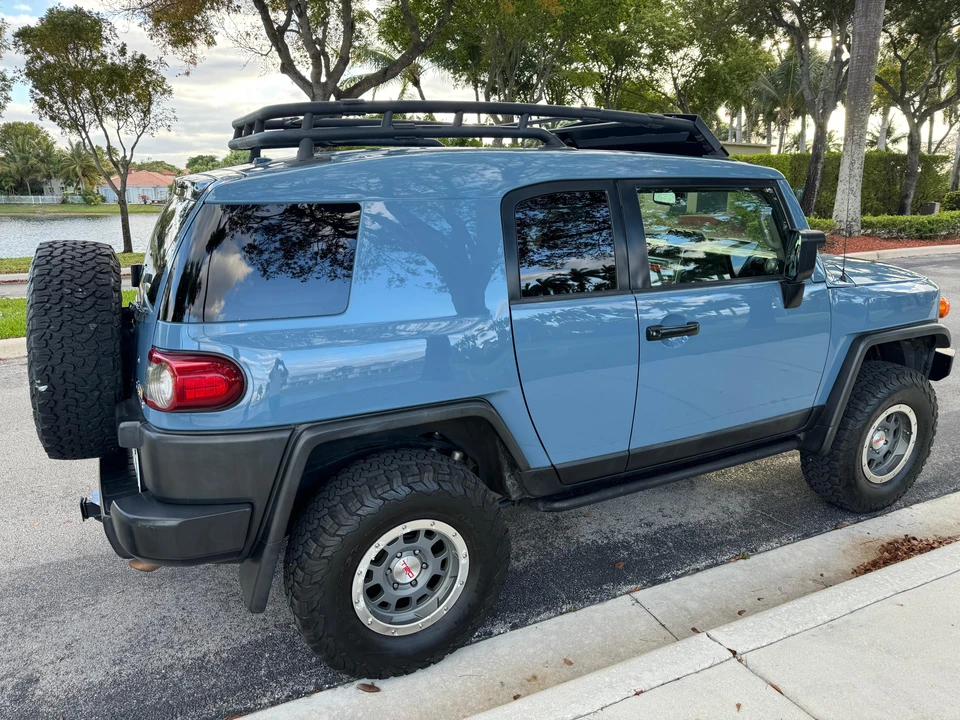 2014 Toyota FJ Cruiser - Image 13 of 31