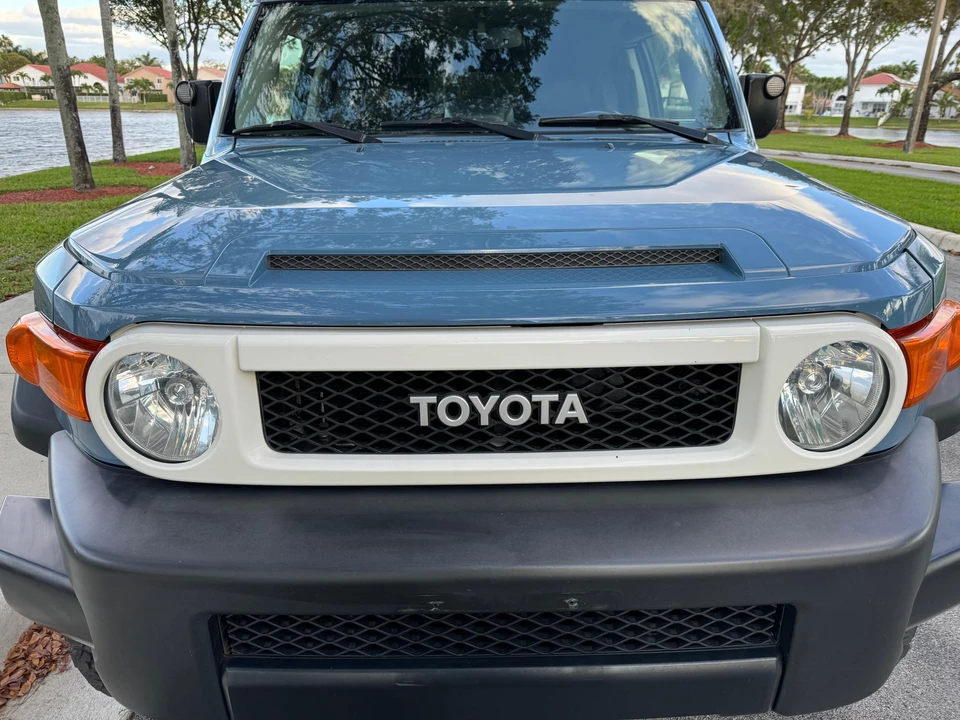 2014 Toyota FJ Cruiser - Image 19 of 31