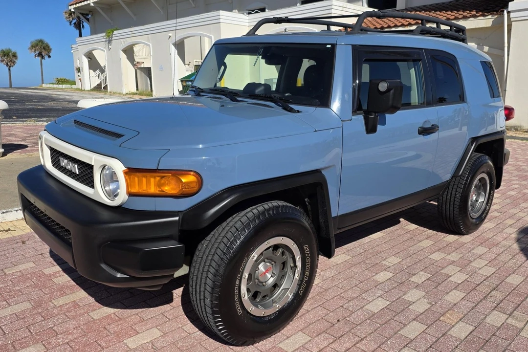 2014 Toyota FJ Cruiser - Image 3 of 31